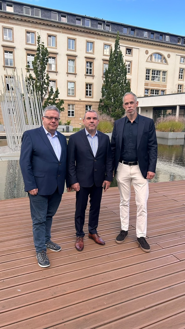 DSZ Vorstand vor dem Landtag